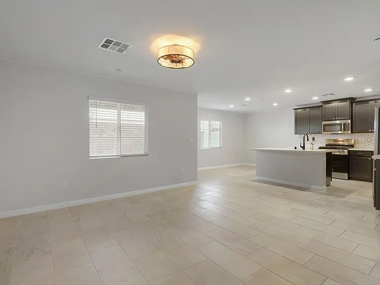 9493 Sky Pointe Dr — Photo 5