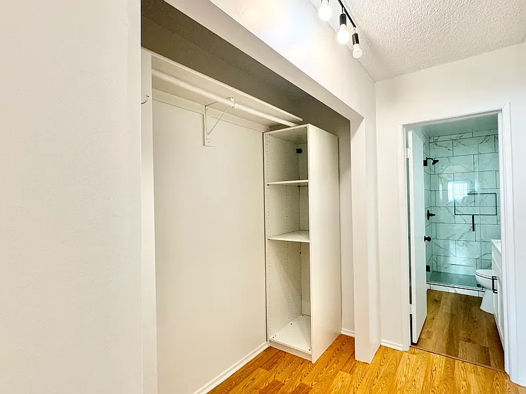 930 S Shenandoah St #8 — Photo 8