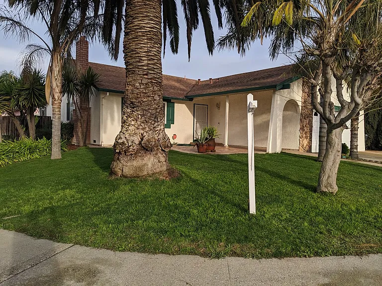 908 Labrador Way — Photo 1