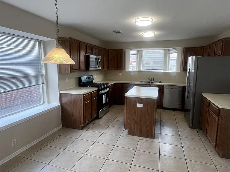 4201 Baccarat Dr — Photo 4