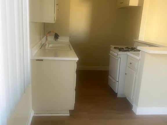 2nd image of 830 Austin Ave #D380eeb89