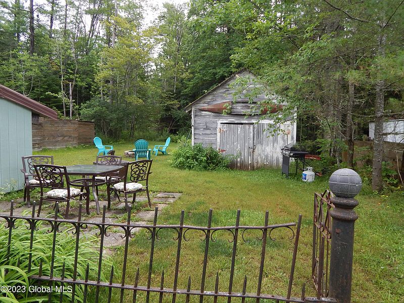 4th image of 127 Balsam Avenue