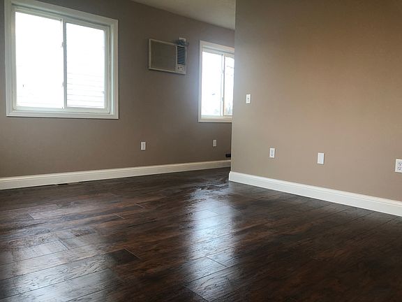 2nd image of 415 E North St