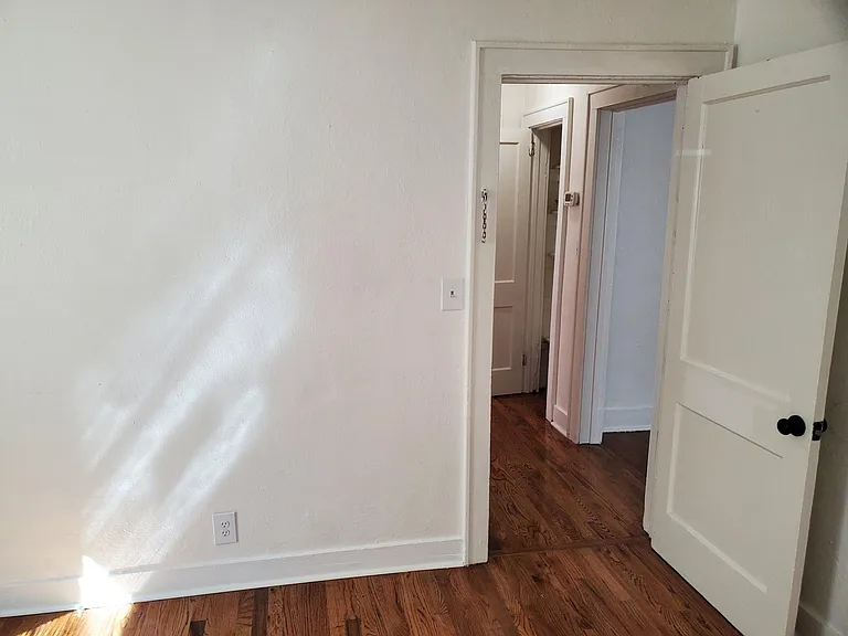 2322 Kent Ave — Photo 29