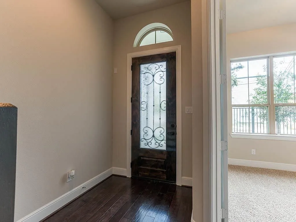 3 bed, 3.5 bath, 2617 sqft, $3,895 — Photo 4