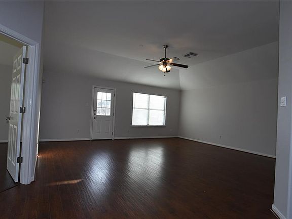 4th image of 5935 Wildbriar Ln