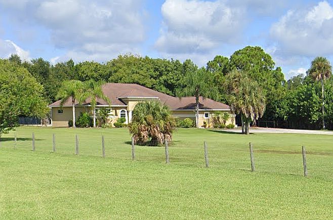 2nd image of 780 Bay Dr