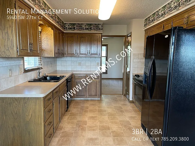 5940 SW 27th Ct — Photo 2