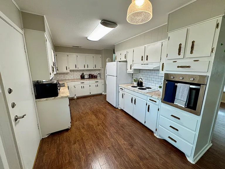 3242 Melinda Ln — Photo 7