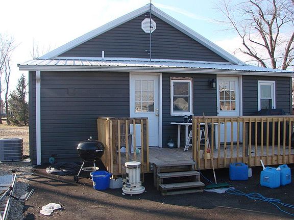 2nd image of 200 Cherry St