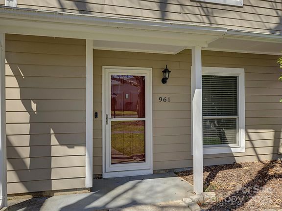4th image of 961 Sardis Cove Dr