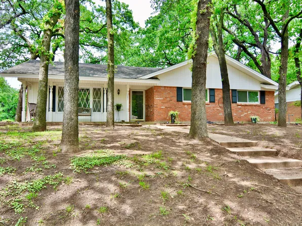 1001 Forest Oaks Ln, Hurst, TX 76053