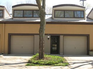 241 E Burlington St APT C, Riverside, IL 60546