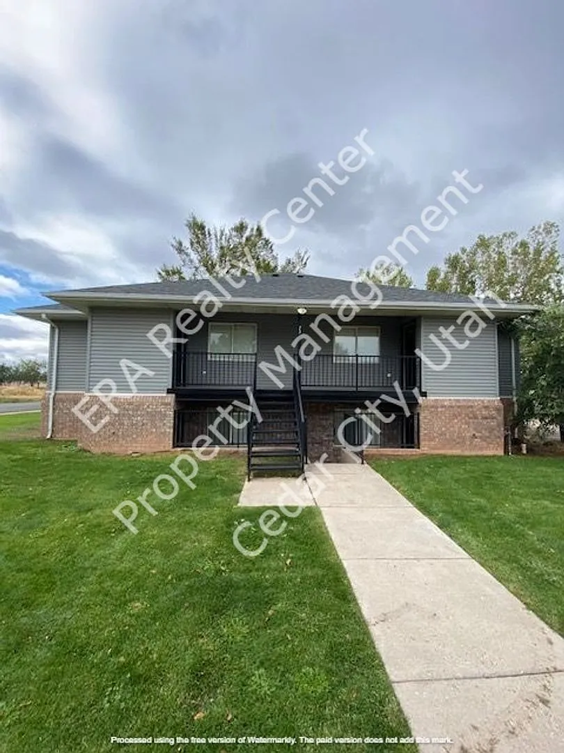 Move in Discount - 3 bedroom, 1 bathroom apartment in Parowan — Photo 1
