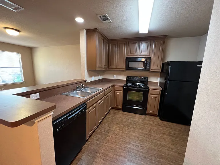 2675 Lovers Ln — Photo 15