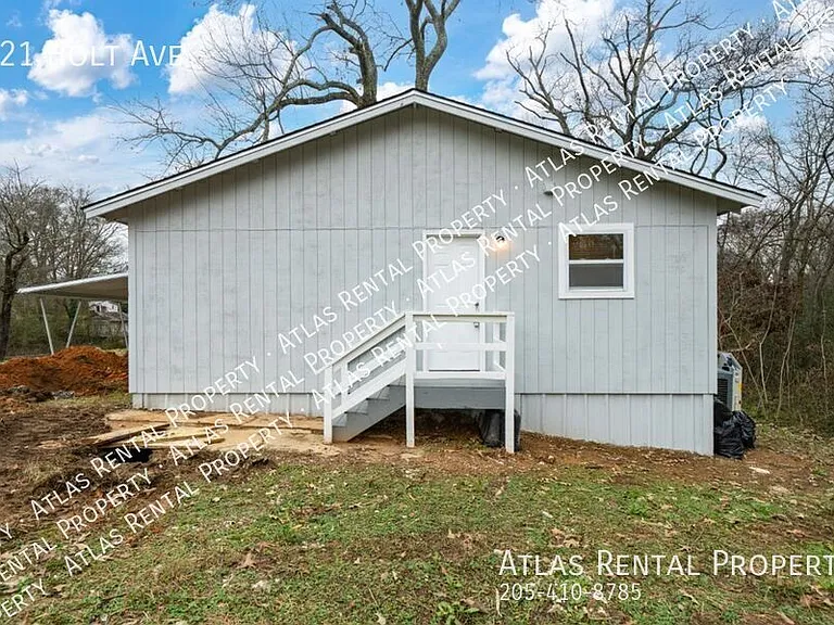 121 Holt Ave — Photo 5
