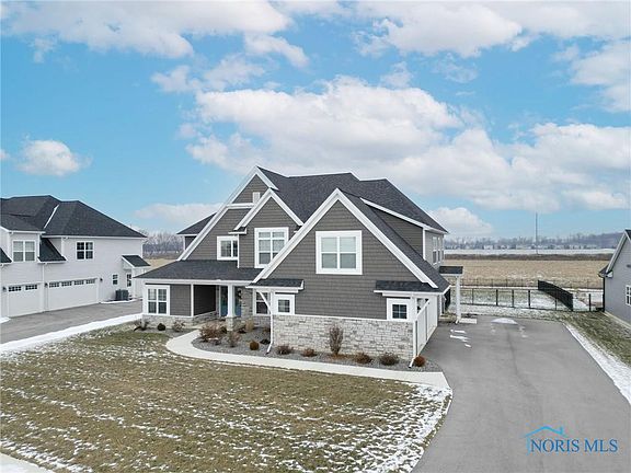 3rd image of 520 Canterbury Blvd