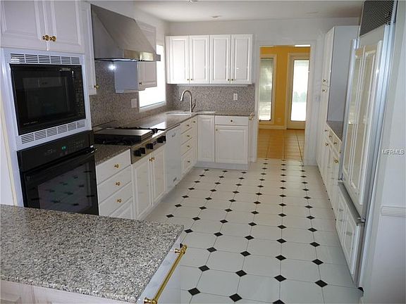 3rd image of 1626 Golf View Dr