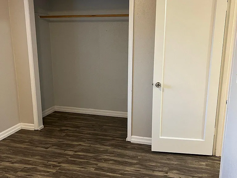 1729 Houston Ave — Photo 15
