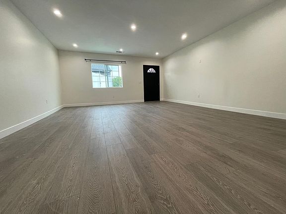 3rd image of 7510 Camellia Ave