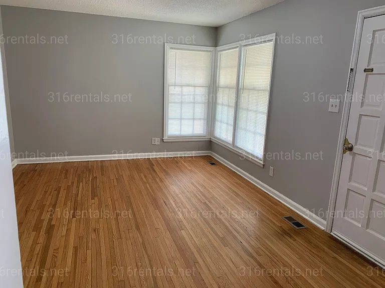 1043 N Terrace Dr — Photo 3