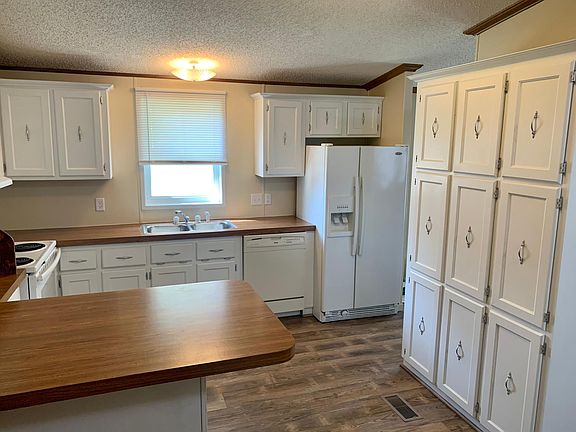 3rd image of 614 Margaret Ct