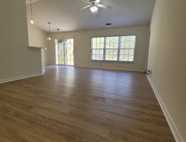328 Highgate Cir — Photo 3