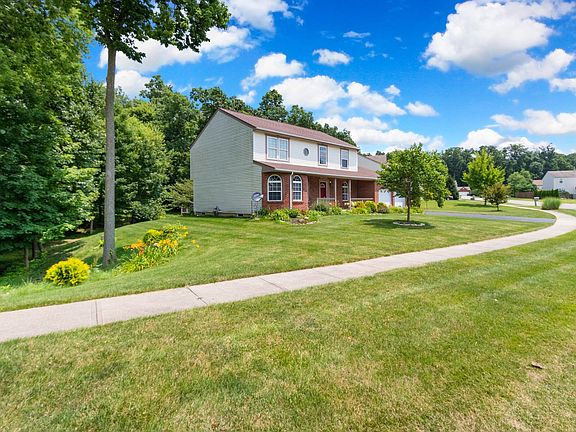 3rd image of 21 Knob Hill Dr