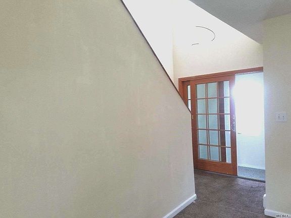 3rd image of 8 Sullivan Ave
