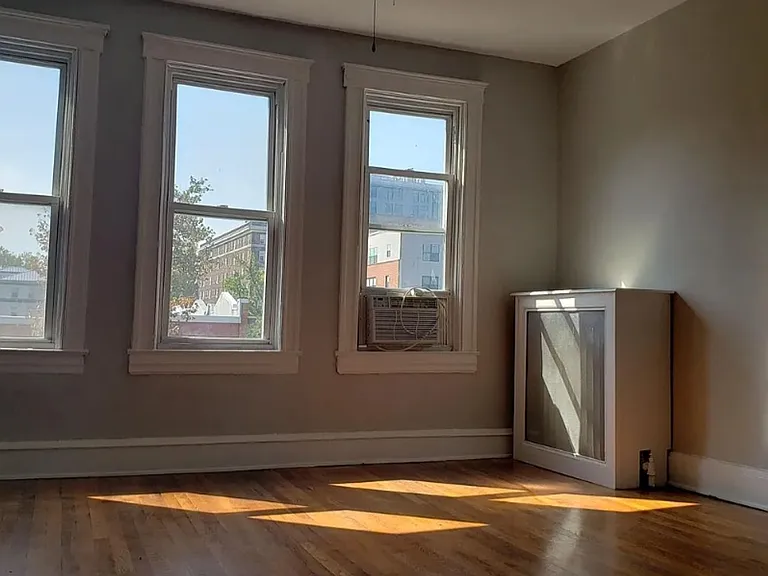 3133 N Calvert St — Photo 3
