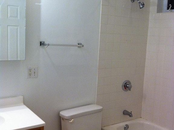 2nd image of 3236 N Clifton Ave APT 3R
