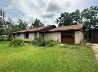 112 Raven St, Clute, TX 77531