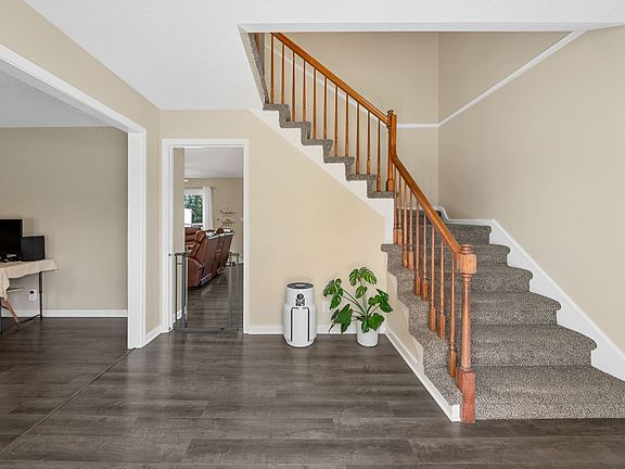 4th image of 241 Blair Dr