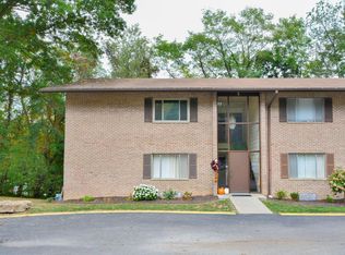 6100 Sanlin Dr, Coraopolis, PA 15108