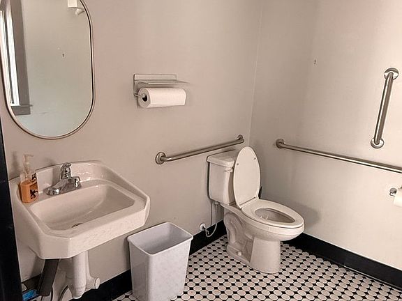4th image of 105 Pendleton St #100