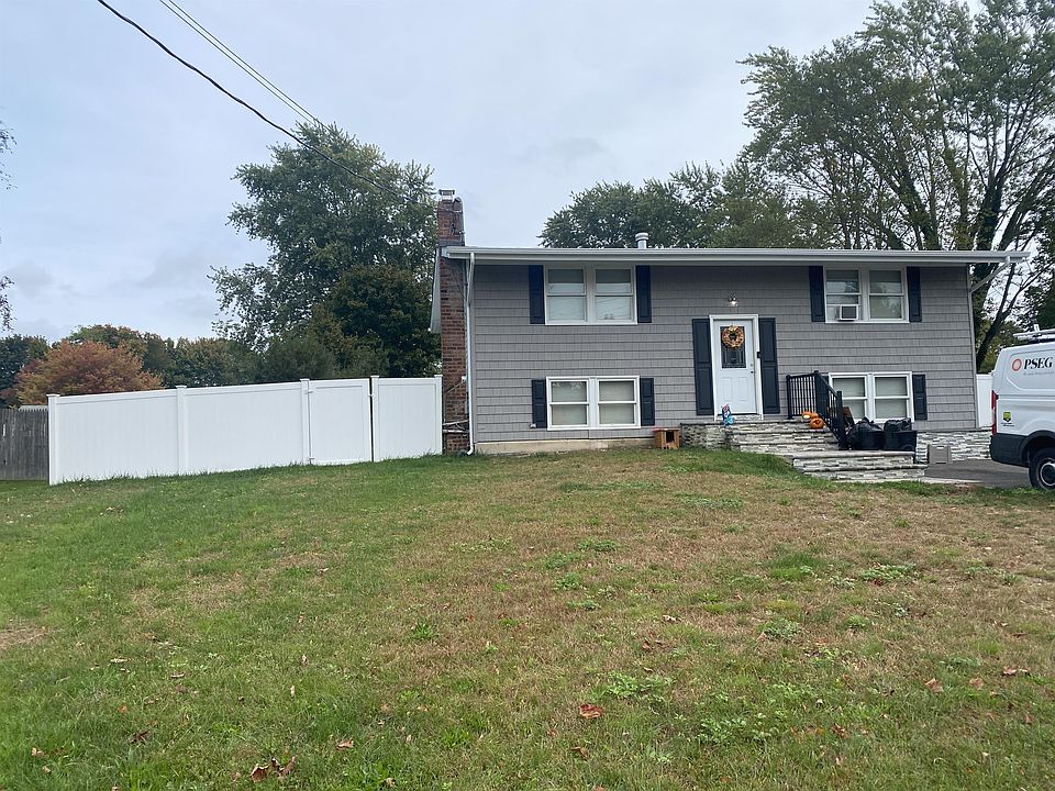 1st image of 21 Pheasant Ln
