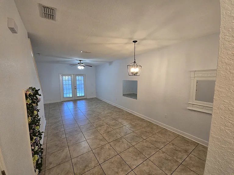 2508 SW 35th Pl — Photo 3