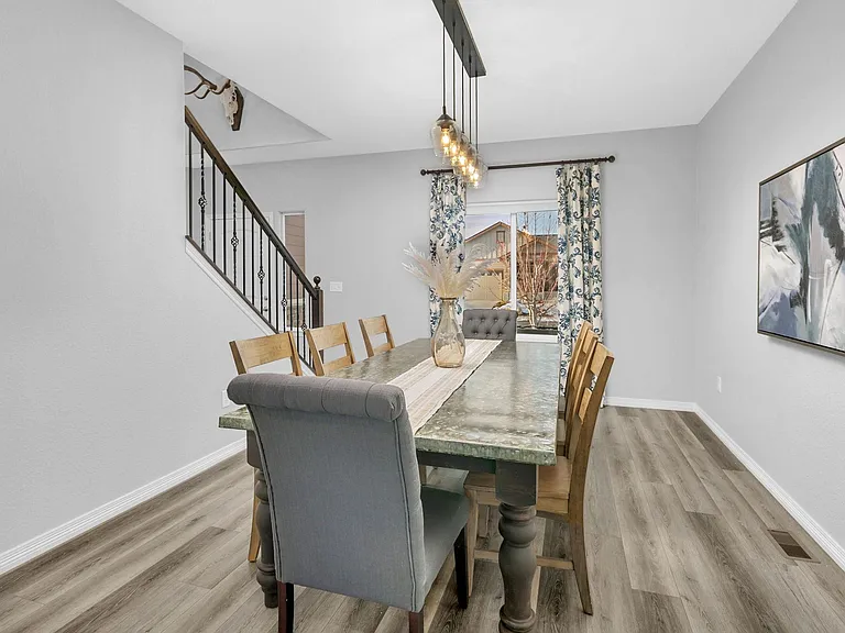 472 Tahoe Dr — Photo 3
