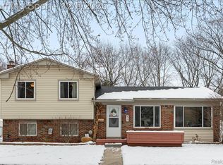 477 Barchester St, Westland, MI 48186