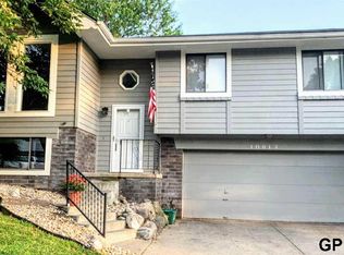 10613 Hartman Ave, Omaha, NE 68134
