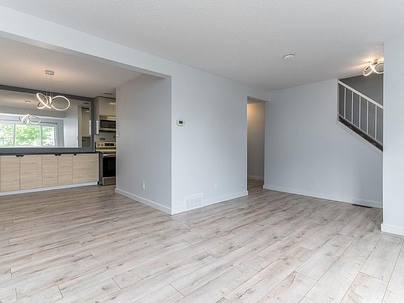 3rd image of 5 McLeod Pl NW