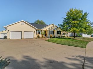 4801 Winghaven Dr, Waterloo, IA 50701
