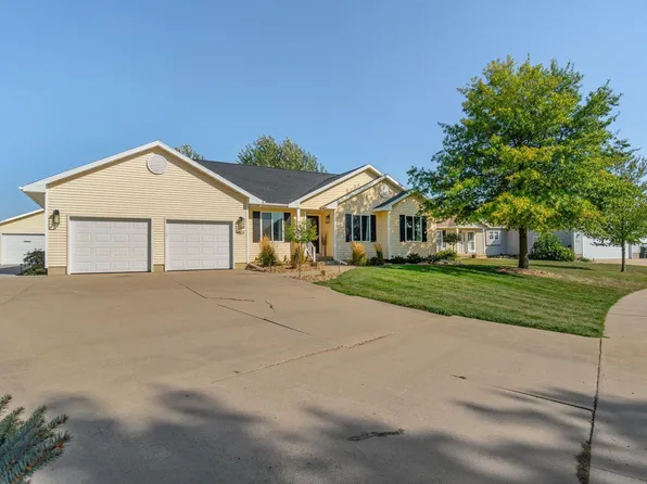 4801 Winghaven Dr, Waterloo, IA 50701