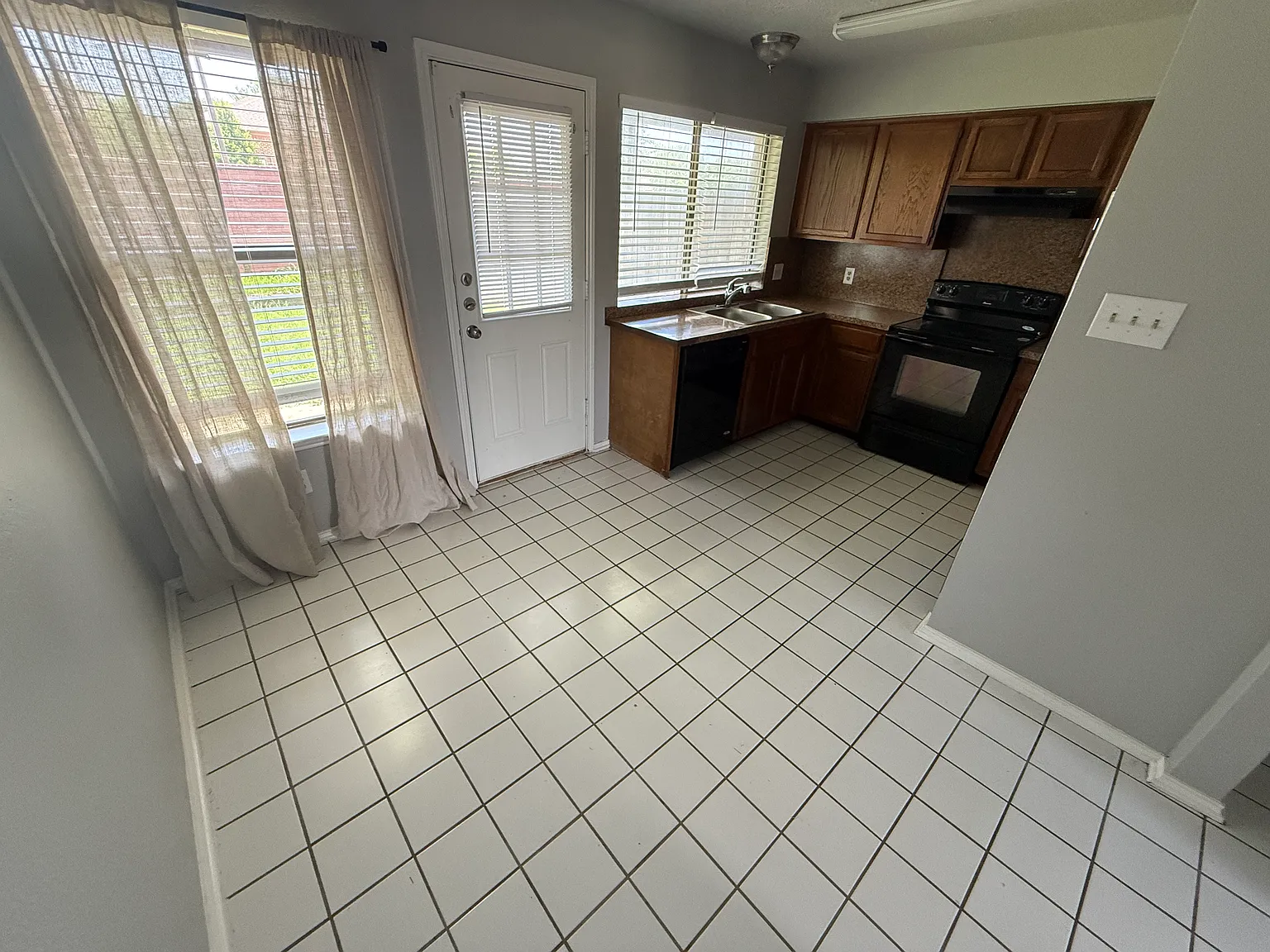 728 Bluebonnet Dr — Photo 4