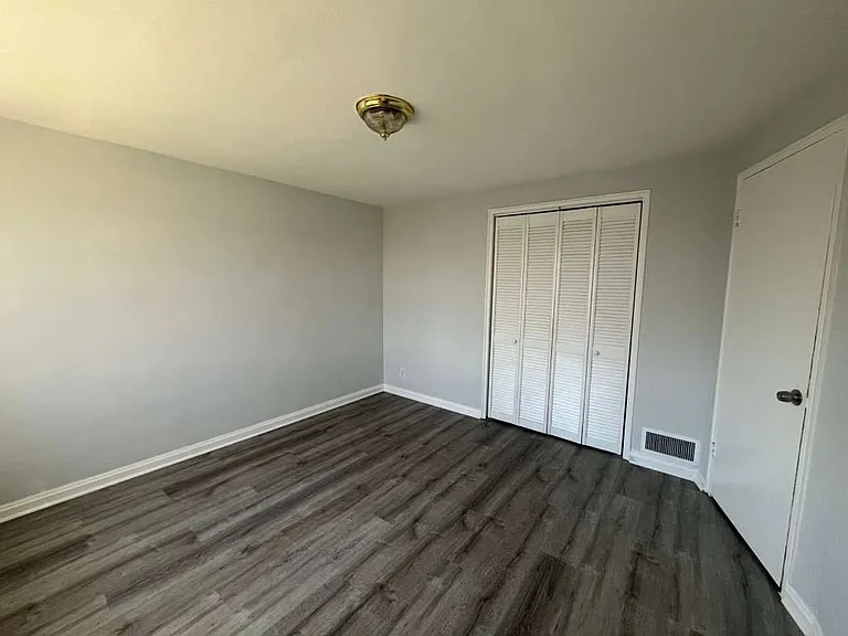 912 N Prairie Ave — Photo 4