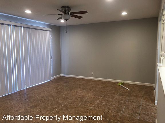 3rd image of 470 La Baree Dr