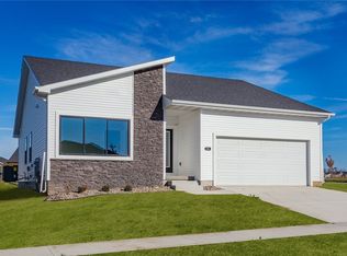 15 Bailey Cir, Waukee, IA 50263