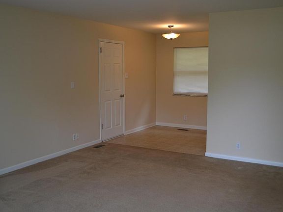 3rd image of 1036 Ruskin Dr