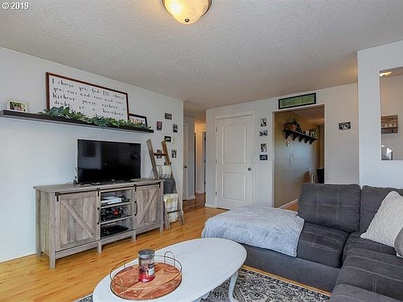 3rd image of 5413 NE 34th St