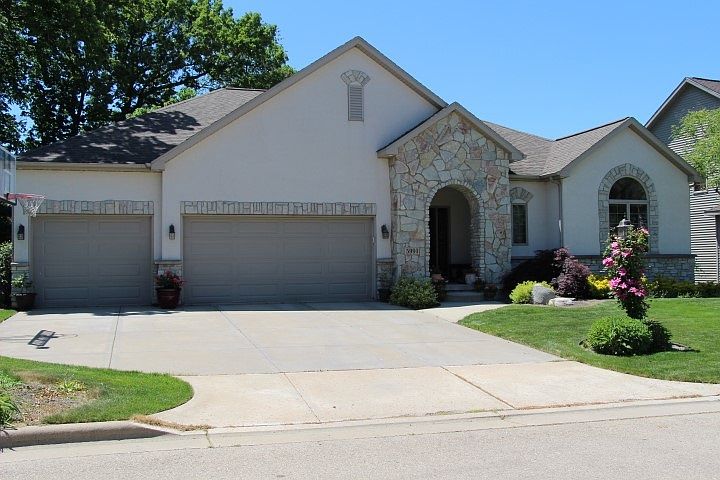 1st image of 5991 Oak Hollow Dr
